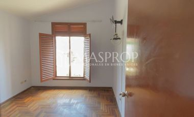 CASA AMPLIA EN ALQUILER CON ALTA CAPACIDAD DE USO – URB. SANTA ELENA