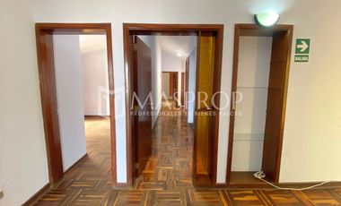 CASA AMPLIA EN ALQUILER CON ALTA CAPACIDAD DE USO – URB. SANTA ELENA