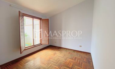 CASA AMPLIA EN ALQUILER CON ALTA CAPACIDAD DE USO – URB. SANTA ELENA