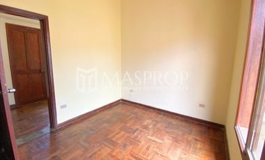 CASA AMPLIA EN ALQUILER CON ALTA CAPACIDAD DE USO – URB. SANTA ELENA