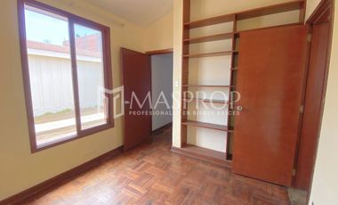 CASA AMPLIA EN ALQUILER CON ALTA CAPACIDAD DE USO – URB. SANTA ELENA