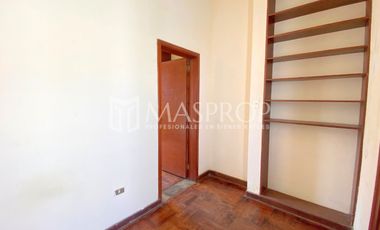 CASA AMPLIA EN ALQUILER CON ALTA CAPACIDAD DE USO – URB. SANTA ELENA