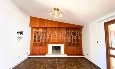 CASA AMPLIA EN ALQUILER CON ALTA CAPACIDAD DE USO – URB. SANTA ELENA