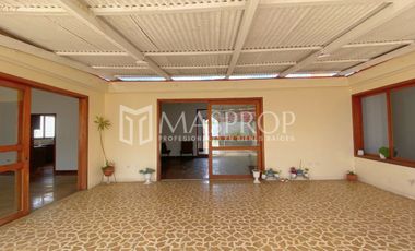 CASA AMPLIA EN ALQUILER CON ALTA CAPACIDAD DE USO – URB. SANTA ELENA