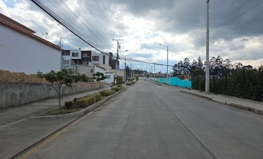 Venta de terreno en Challuabamba – 917 m² sector Supermaxi