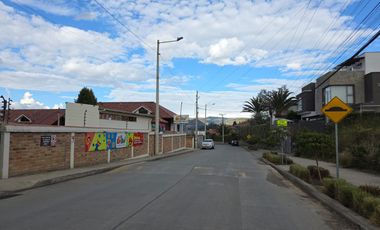 Venta de terreno en Challuabamba – 917 m² sector Supermaxi