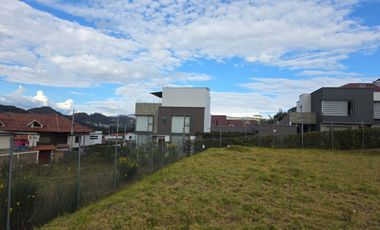 Venta de terreno en Challuabamba – 917 m² sector Supermaxi