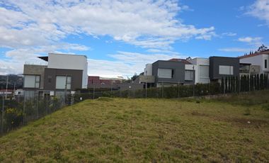 Venta de terreno en Challuabamba – 917 m² sector Supermaxi