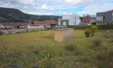 Venta de terreno en Challuabamba – 917 m² sector Supermaxi
