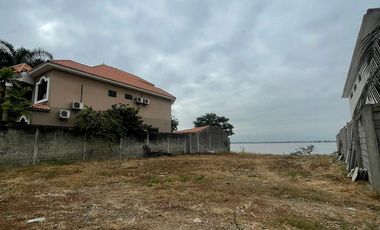 Terreno de 690 m² en venta en Samborondón, ciudadela Aquamarina (ECU911)