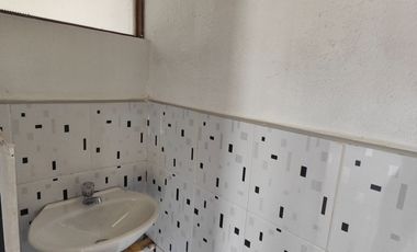 ¡Local Comercial Esquinero de Alto Impacto con 3 Vitrinas en Arriendo - Julio Flores / Morato!