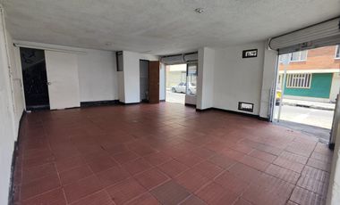 ¡Local Comercial Esquinero de Alto Impacto con 3 Vitrinas en Arriendo - Julio Flores / Morato!