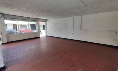 ¡Local Comercial Esquinero de Alto Impacto con 3 Vitrinas en Arriendo - Julio Flores / Morato!