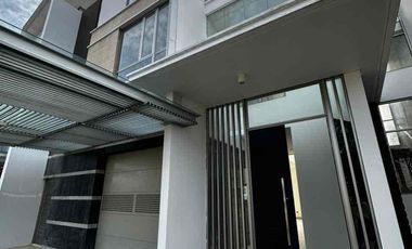 Disewakan Rumah The Mozard Signature 4 Kamar Tidur Baru