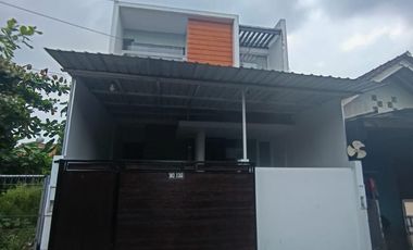 Rumah Dijual di Lempongsari 2 Lantai Nyaman Sekali
