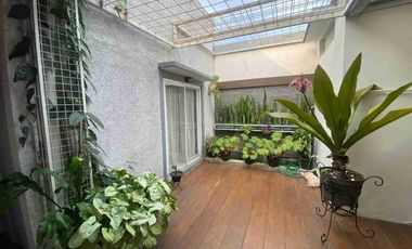 Rumah Sudut dijual cepat halaman luas terawat SHM siap huni lokasi strategis Pasteur Bandung Nego
