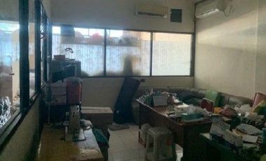 STRATEGIC SHOPHOUSE FOR SALE IN PANJANGJIWO, RUNGKUT, SURABAYA (R480)