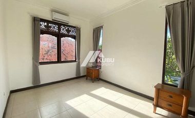 KBP1488 Charming villa with large garden Located in the villa complex area.
