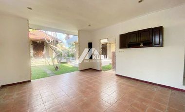 KBP1488 Charming villa with large garden Located in the villa complex area.