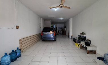 Ruko Strategis Di Pinggir Jalan Utama, Disewa Ruko Tanjung Selor 4,5 Lantai Unfurnish Belakang ITC Roxy Cocok Untuk Office & Klinik Jakarta Barat