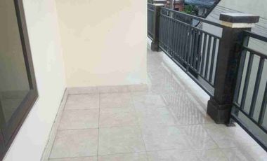 dijual rumah lantai 2 lokasi sidakary