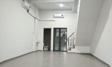 2 Ruko Jejer Baru Gress Grand Eastern Surabaya Timur