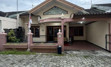Dijual rumah semi furnish di area gedong kuning rejowinangun,  lingkungan nyaman ,tenang dan aman, dekat JEC, pasar kotagede