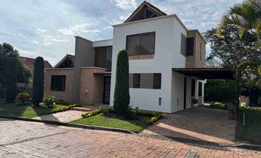 SE VENDE HERMOSA CASA EN CHINAUTA FUSAGASUGA.