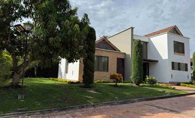 SE VENDE HERMOSA CASA EN CHINAUTA FUSAGASUGA.