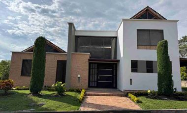 SE VENDE HERMOSA CASA EN CHINAUTA FUSAGASUGA.