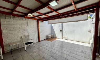Se Vende Casa Luminosa En Sargento Alberto Cobo, Maipú