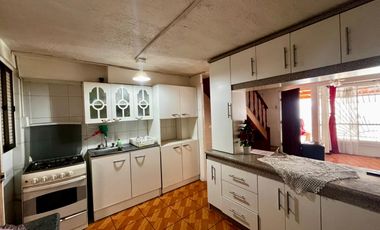 Se Vende Casa Luminosa En Sargento Alberto Cobo, Maipú