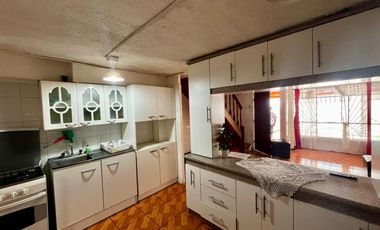 Se Vende Casa Luminosa En Sargento Alberto Cobo, Maipú