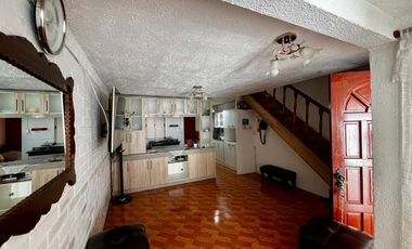 Se Vende Casa Luminosa En Sargento Alberto Cobo, Maipú