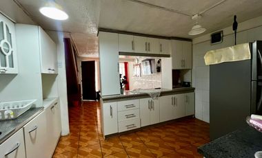Se Vende Casa Luminosa En Sargento Alberto Cobo, Maipú