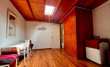 Se Vende Casa Luminosa En Sargento Alberto Cobo, Maipú