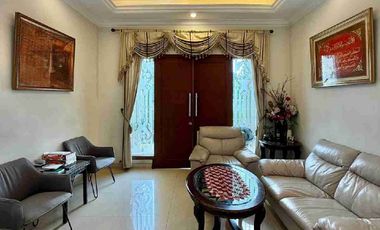 Rumah Siap Huni Hoek Semi Furnished di Veteran Jakarta Selatan