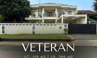 Rumah Siap Huni Hoek Semi Furnished di Veteran Jakarta Selatan