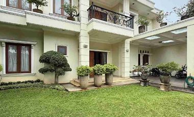 Rumah Siap Huni Hoek Semi Furnished di Veteran Jakarta Selatan