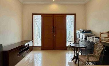 Rumah Siap Huni Hoek Semi Furnished di Veteran Jakarta Selatan