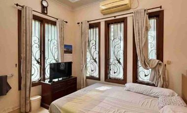 Rumah Siap Huni Hoek Semi Furnished di Veteran Jakarta Selatan