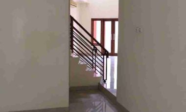 Disewakan Rumah Siap Huni Dekat Tol dan Pasmod BSD Anggrek Loka Tangsel, Vn