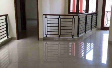 Disewakan Rumah Siap Huni Dekat Tol dan Pasmod BSD Anggrek Loka Tangsel, Vn