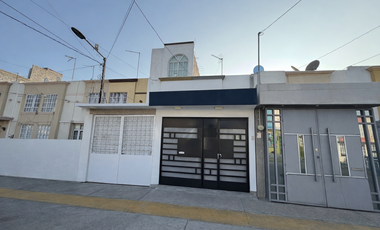 Casa en Venta en Unidad Habitacional Los Héroes Chalco