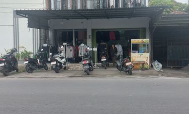 Rumah Ruko di pinggir jalan babakan kota Mataram