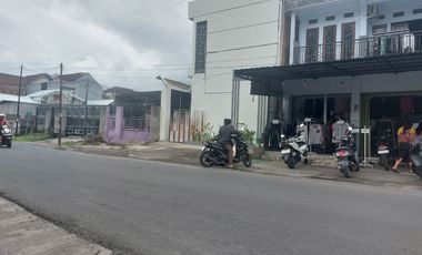 Rumah Ruko di pinggir jalan babakan kota Mataram
