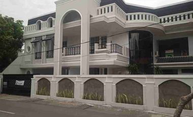 RUMAH MEWAH DI KAWASAN GATOT SUBROTO TENGAH DENPASAR BALI