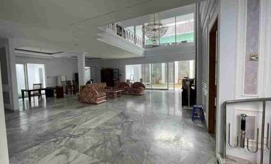 RUMAH MEWAH DI KAWASAN GATOT SUBROTO TENGAH DENPASAR BALI