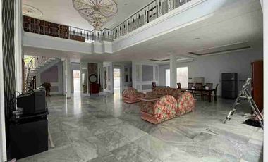 RUMAH MEWAH DI KAWASAN GATOT SUBROTO TENGAH DENPASAR BALI