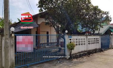 บ้านเดี่ยว โครงการ เฉลิมพรรณ อู่ทอง-ท่าพระ เนื้อที่ 57 ตารางวา ใกล้หอนาฬิกาบรรหารแจ่มใส ถนนอู่ทอง-บ้านไร่ (สาย 333) ตำบลอู่ทอง อำเภออู่ทอง จังหวัดสุพร